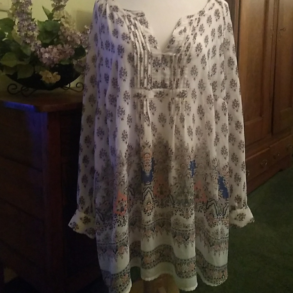 🌼🌼🌼🌼🌼 SOLD PLUS women's top